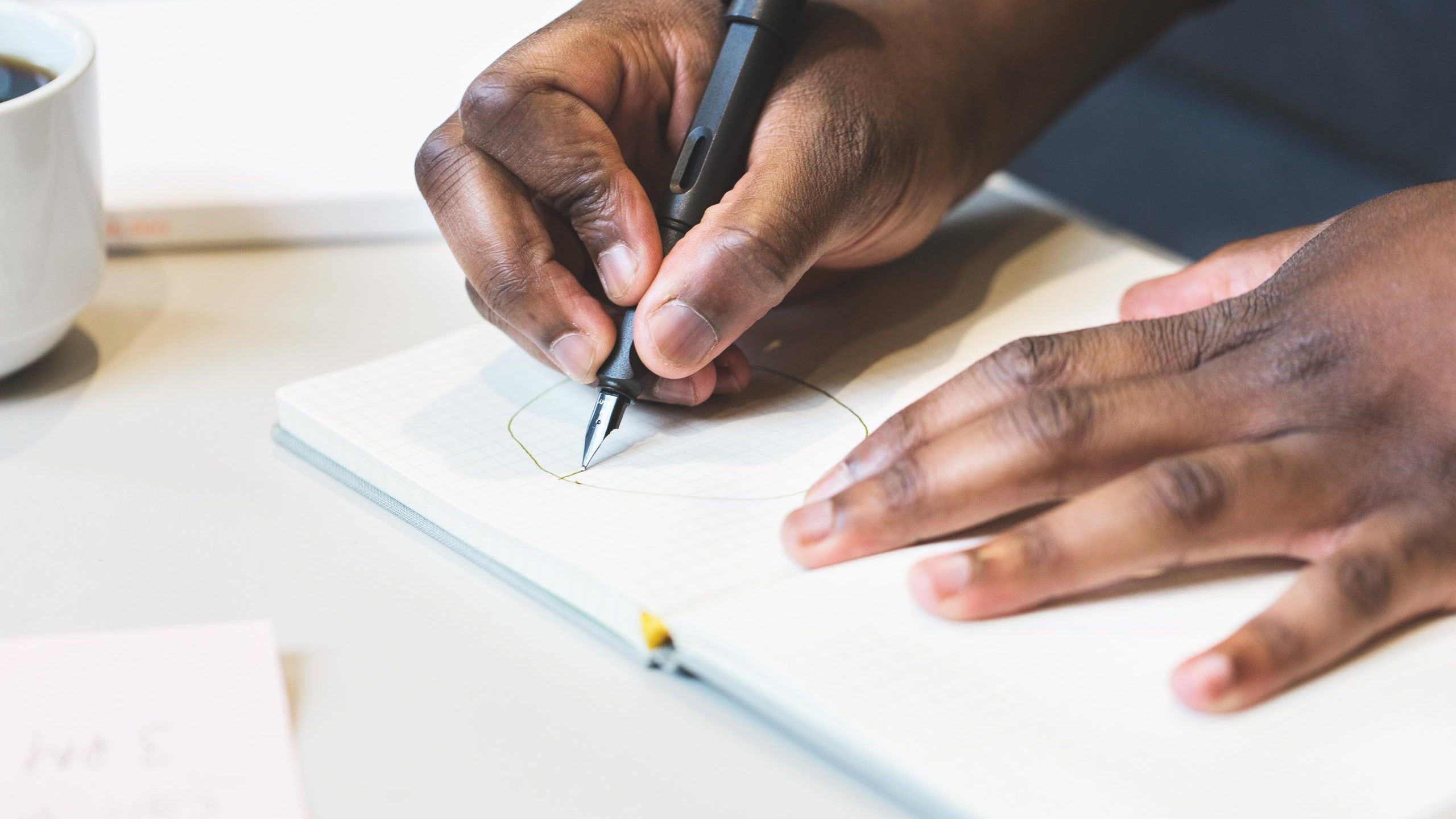 Time de marketing com IA: como desenhar a equipe quando a execução vira automática