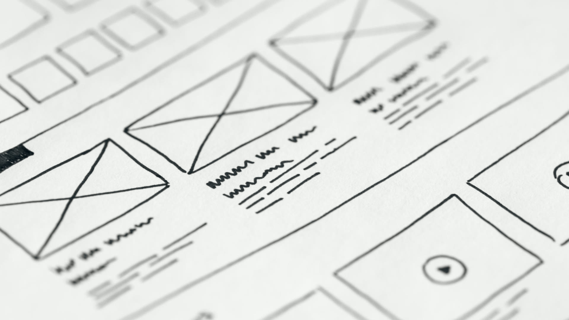 Wireframe desenhado à mão com caixas de imagem e texto, o template que estrutura o design com IA